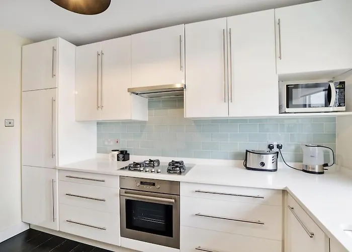 The Camden Suite Bright & Beautiful 2-Bed City Retreat