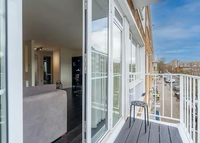 The Camden Suite Bright & Beautiful 2-Bed City Retreat